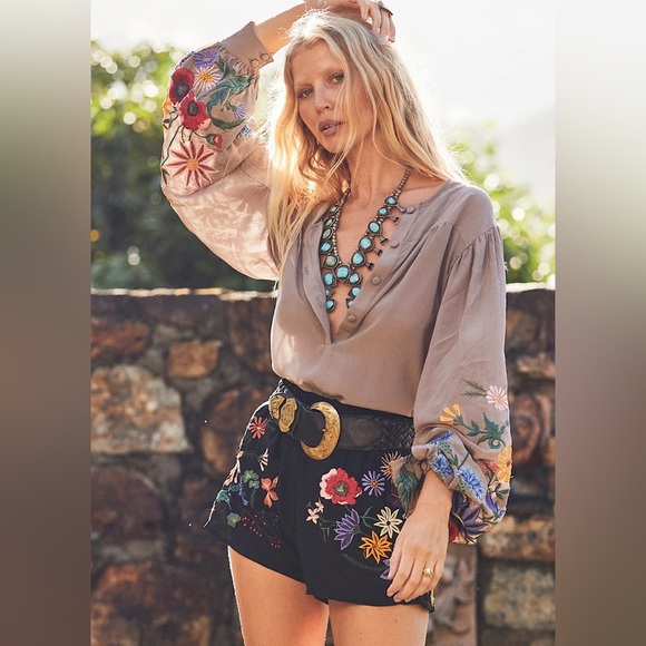 RESERVED💫Chasing Unicorns Every Little Thing She Does Is Magic Silk Crepe Shorts - Picture 7 of 17